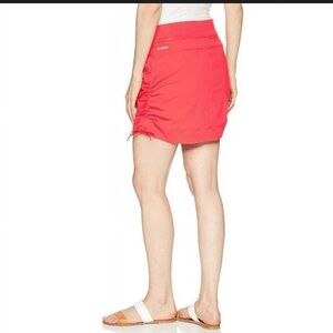 Columbia Women's Vibrant Coral Skort size Small. EUC